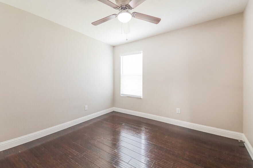 Building Photo - 1428 Waterford Dr