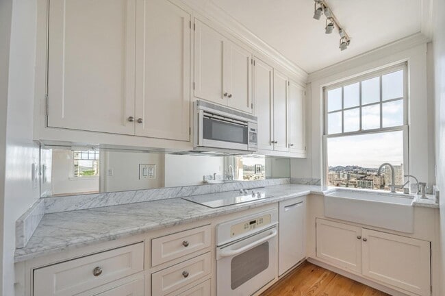 Building Photo - 1201 California St