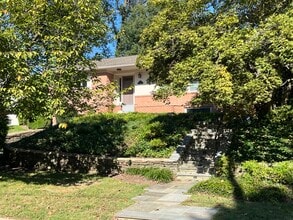 Building Photo - 6805 Millwood Rd