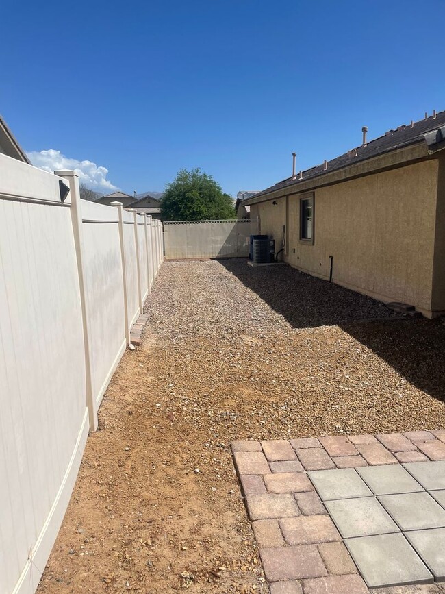 Building Photo - 1 story, 3br, 2 bth, 2cg, 1 RV