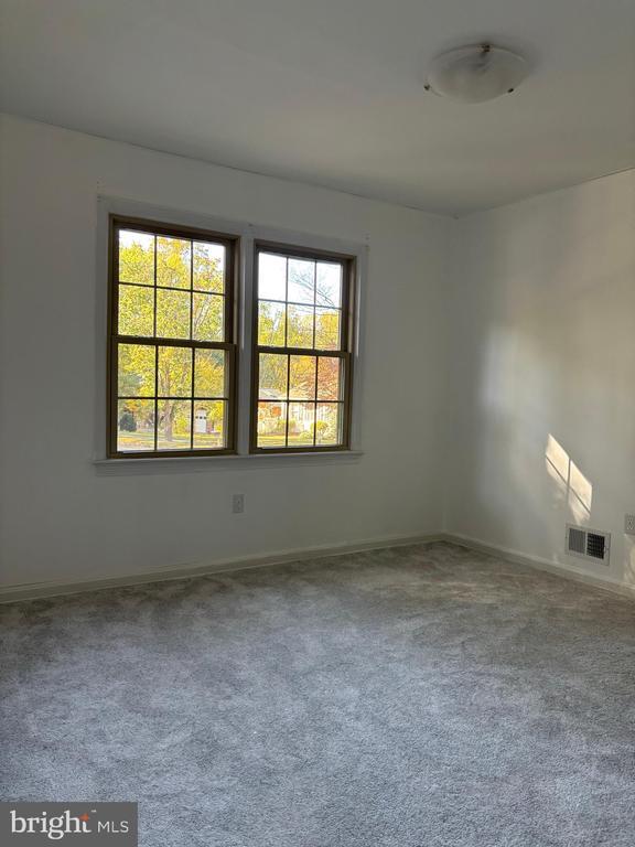 Building Photo - 9830 Meadow Valley Dr