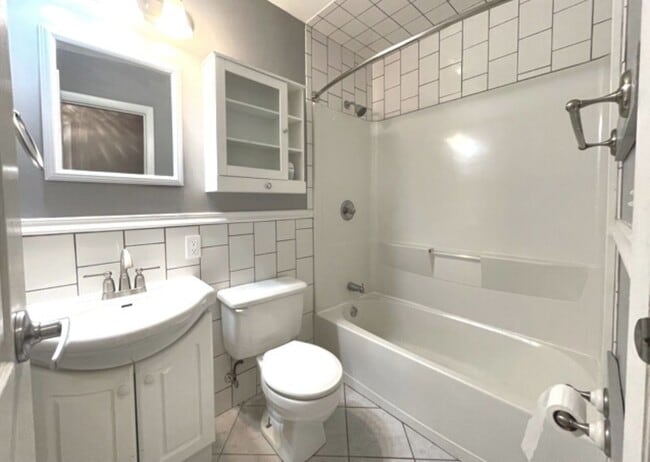 Building Photo - Spacious 3-Bedroom Ranch with Fenced Yard, Garage Workshop & Prime East Normal Location