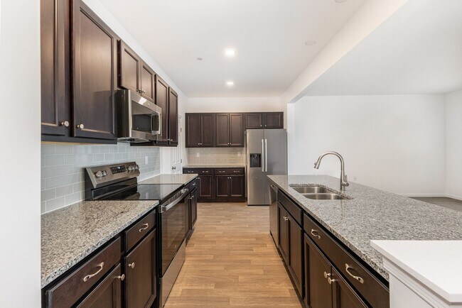 Building Photo - 7880 Briarwood Dr