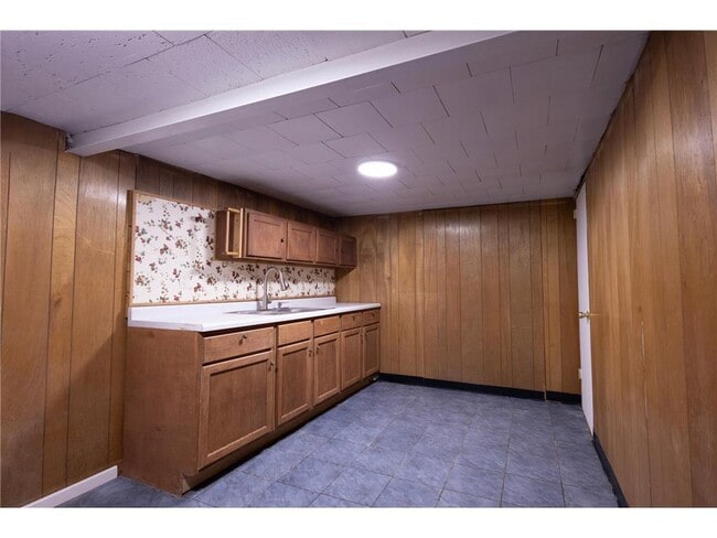 Building Photo - 118 13th Ave S