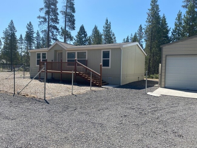 Building Photo - Gorgeous Home w/Huge Shop in La Pine!