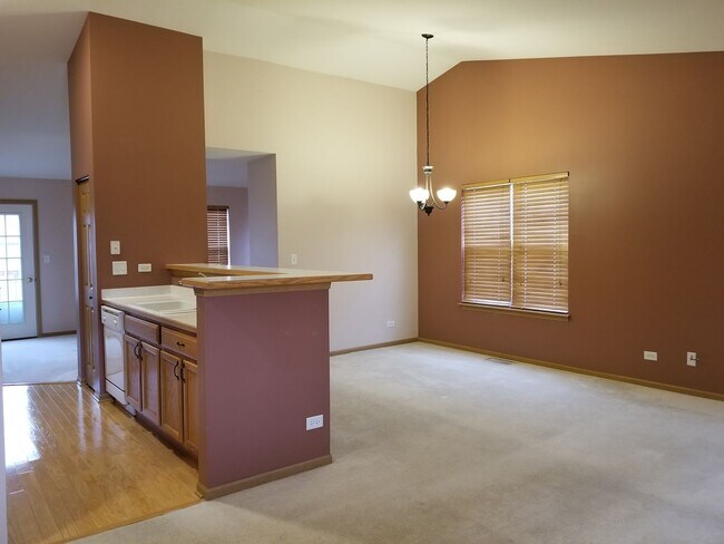 Building Photo - North Naperville Two Bedroom