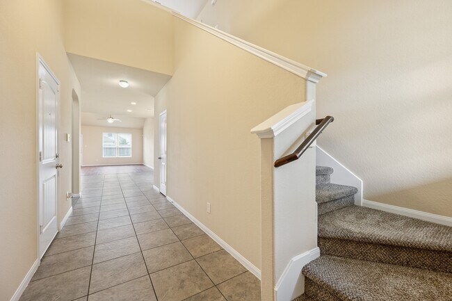 Building Photo - 3530 Vivaldi Dr