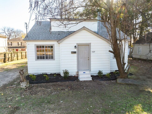 Building Photo - Freshly Updated 3 Bedroom House