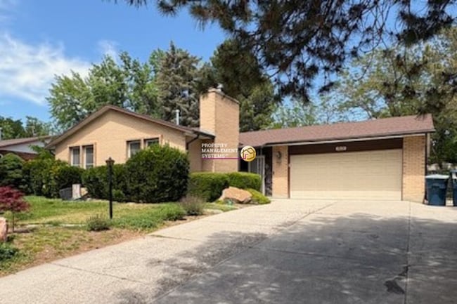 Building Photo - 4 Bedroom / 3 Bath Home in Sandy!