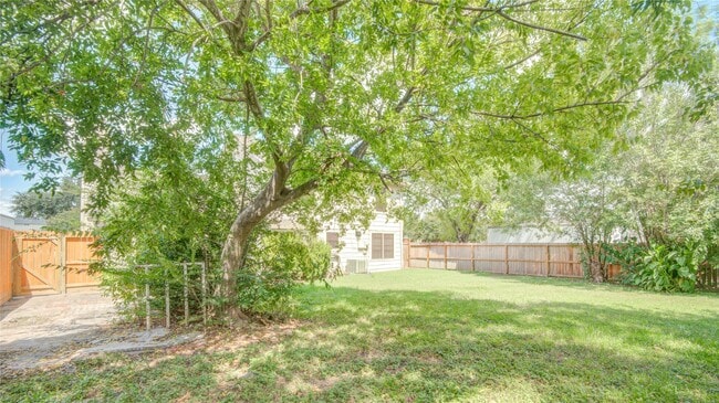 Building Photo - 20403 White Poplar Dr