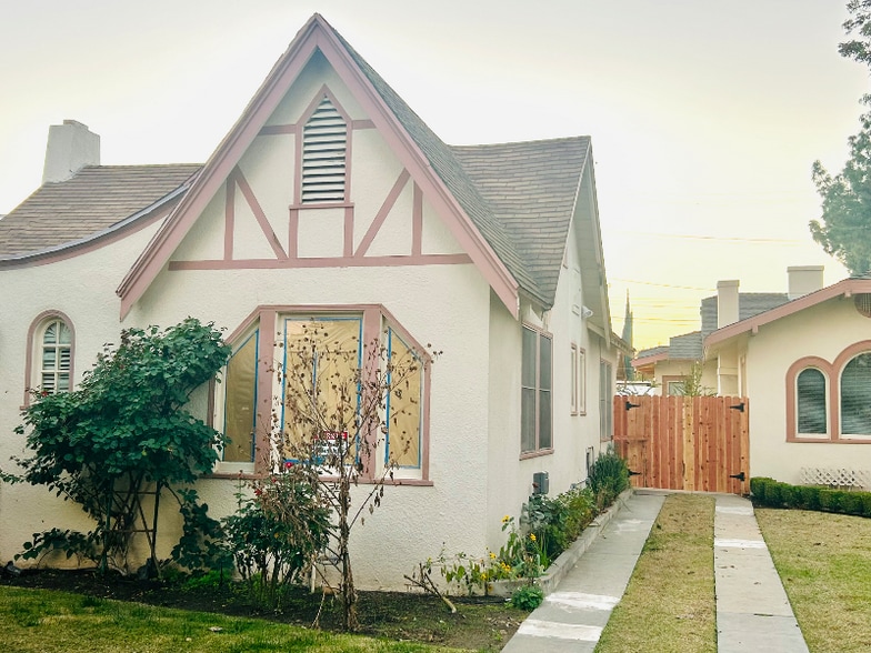 Primary Photo - 2211 N Van Ness Blvd