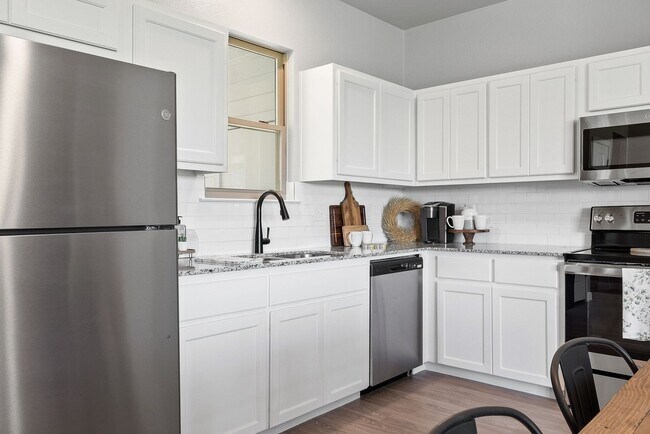 Building Photo - Available for Rent!