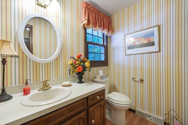 Building Photo - Beautiful 3BD/2.5BA Ranch in Park-like Setting