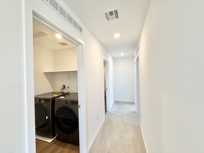 Building Photo - 31404 Lolite Dr