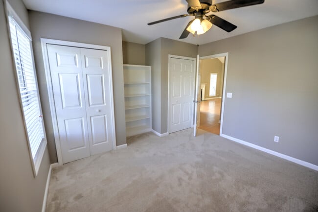 Building Photo - Gorgeous 3 BR, 2 BA , 1 Car Garage Home Of...