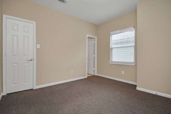 Building Photo - 1137 W 24th St