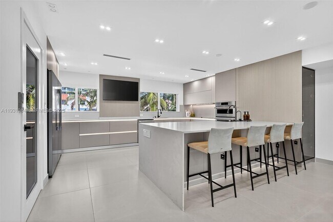 Building Photo - 3830 NE 171 St