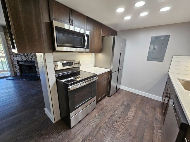Primary Photo - 1 Bedroom Condo in Aurora