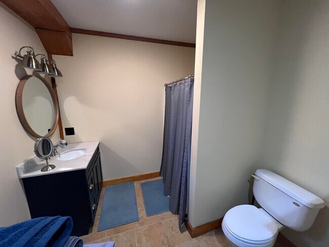 Building Photo - 34 Mirror Lake Dr