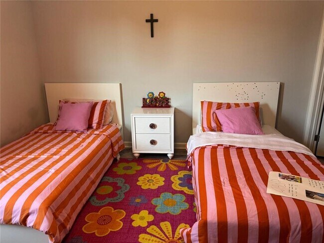 Building Photo - 126 Cottontail Ln