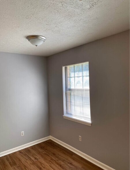 Building Photo - 1599 Hill St