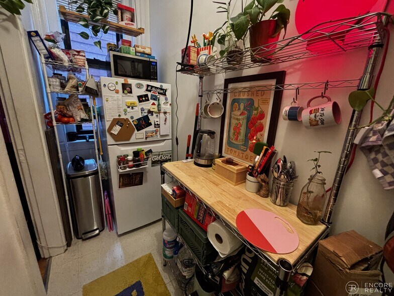 Building Photo - 16 Davis Ave