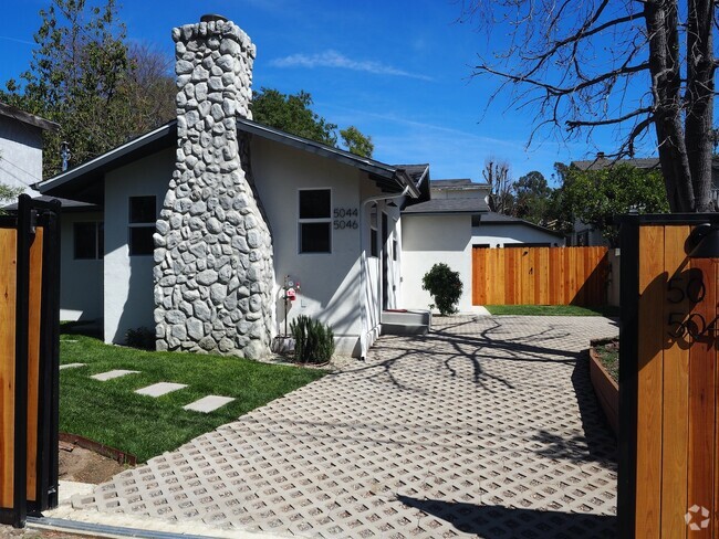 Building Photo - 5046 Loleta Ave