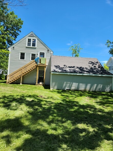 Rear Entry - 164 Main St