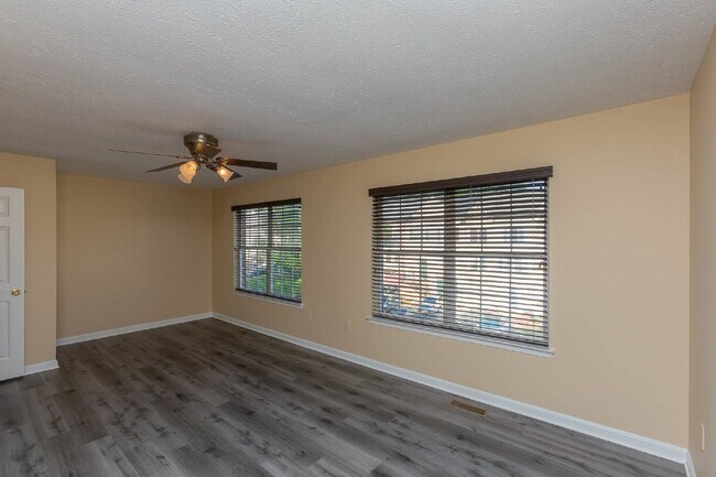 Building Photo - 3 BR, 2.5 BA Townhome in North Stafford