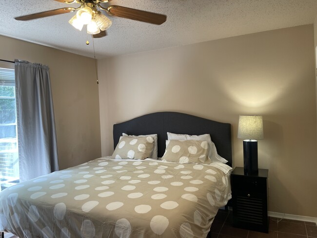 King sized bed with new hybrid mattress in primary suite downstairs - 716 Heavens Dr