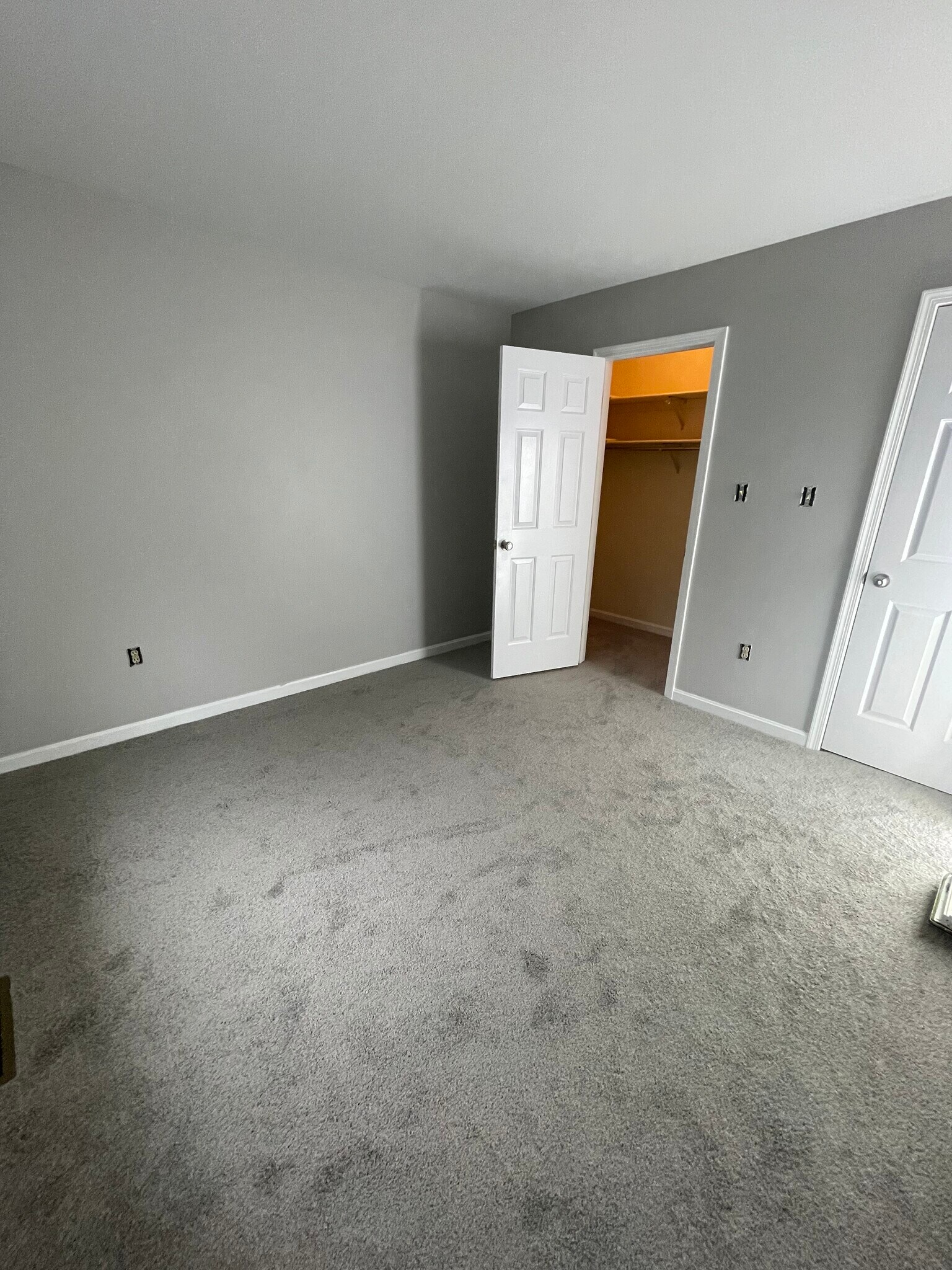 2nd Bedroom (small walk-in closet) - 106 Fawn Rdg N