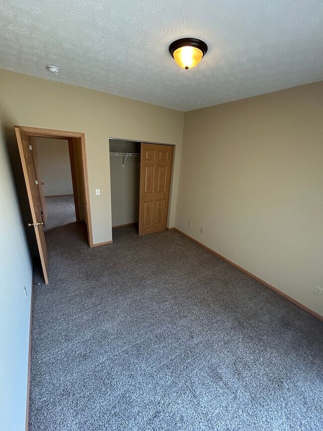 Building Photo - Brick Ranch with 3 Bedrooms, 1.5 Baths, an...