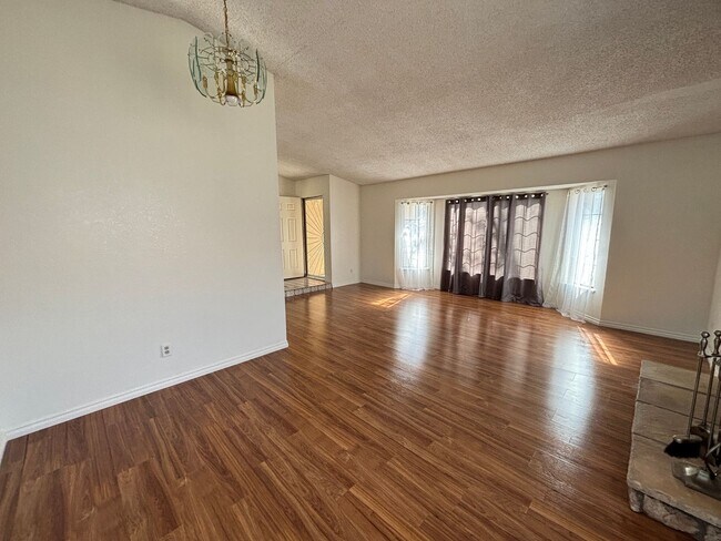 Building Photo - Charming East Lancaster Home