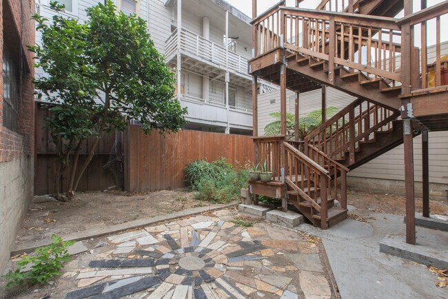 Building Photo - 81 Hoff St