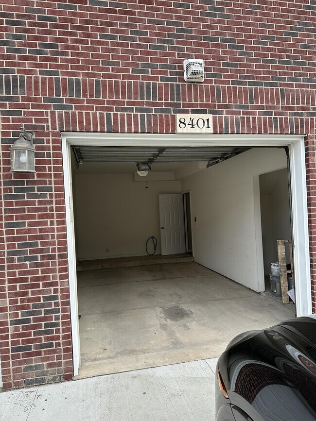 Building Photo - 8401 Towne Center Cir