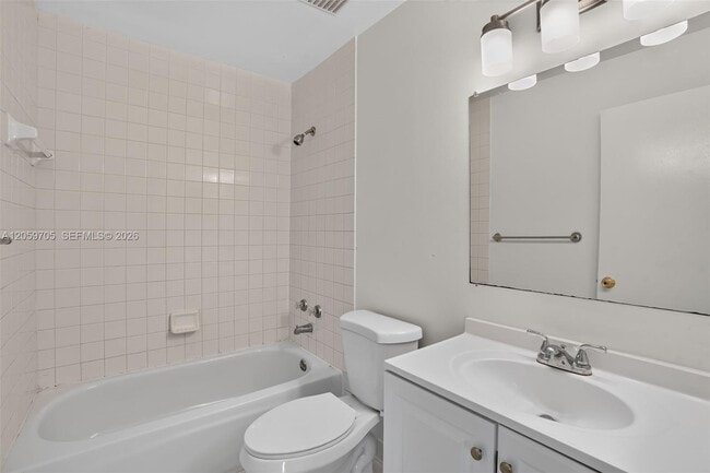 Building Photo - 6225 SW Kendale Lakes Cir