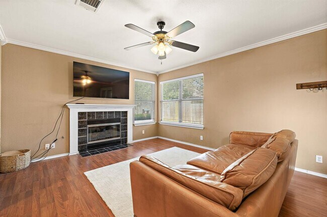 Building Photo - 400 Debora Dr