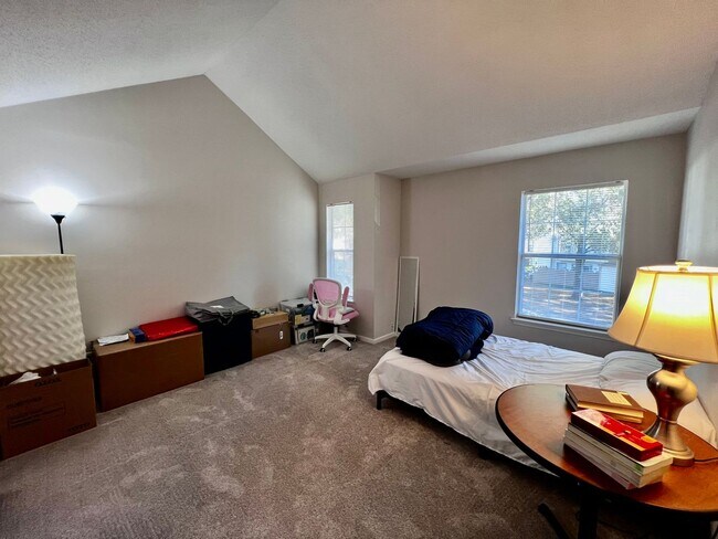 Building Photo - Beautiful 2-Bedroom End Unit Townhome in Ocean Lakes!