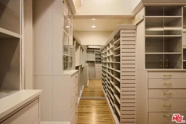 Building Photo - 628 N Rodeo Dr