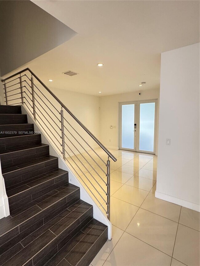 Building Photo - 10550 NW 65th Ln