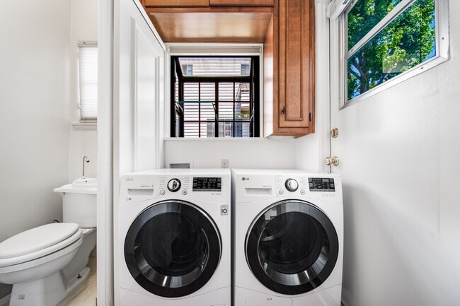 Building Photo - 81 N Catalina Ave