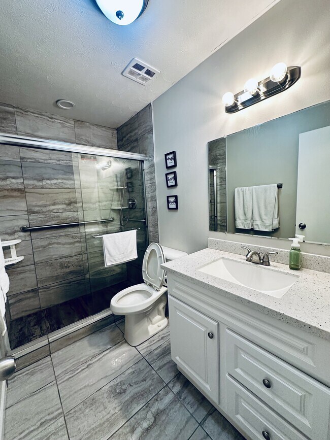 Building Photo - 125 Eaglewood Way