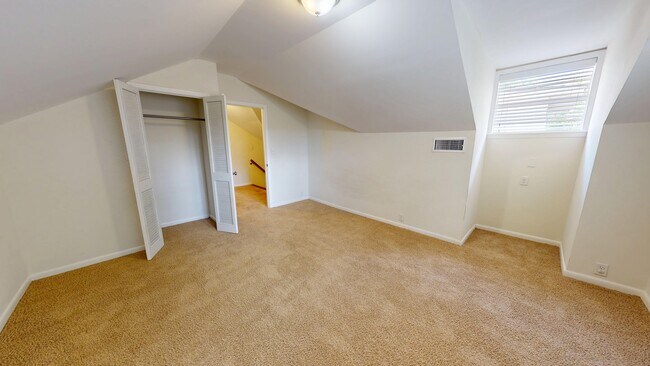 Building Photo - 345 Cloverdale Rd