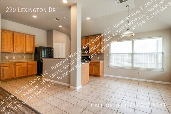 Building Photo - 220 Lexington Dr