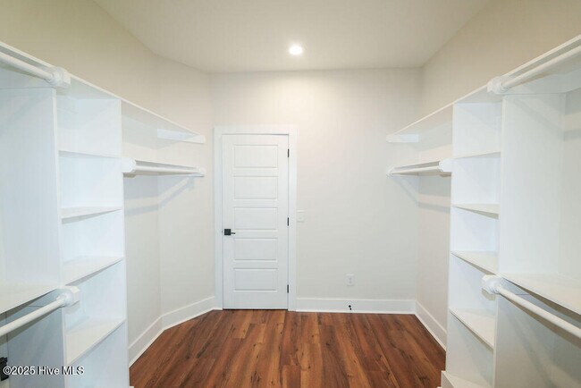 Building Photo - 476 Yadkin Rd