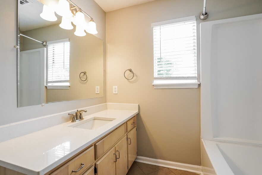 Building Photo - 4017 Pepperwood Dr
