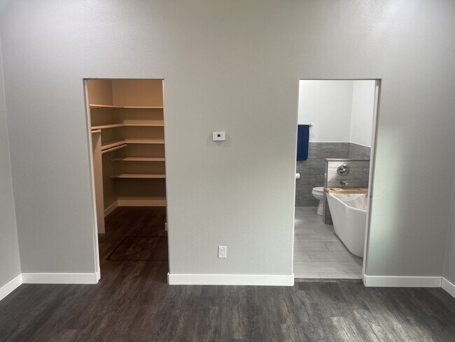Building Photo - 8561 W Cormorant Way
