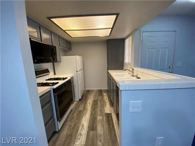 Building Photo - Cozy 1-Bed Condo in Gated 89128 Community ...