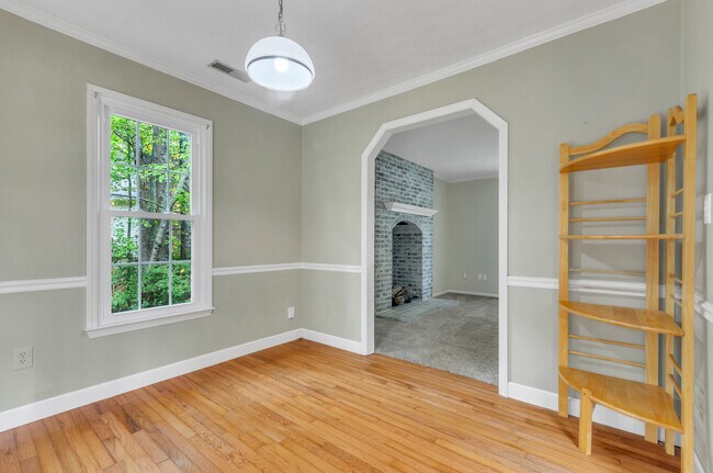 Building Photo - 517 Laurel Tree Ln