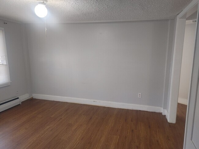 Building Photo - 65 Curve St